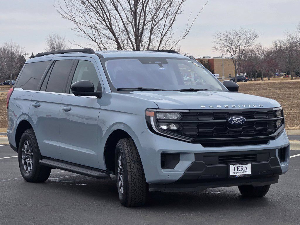 Certified 2025 Ford Expedition Active AWD/4WD image 4