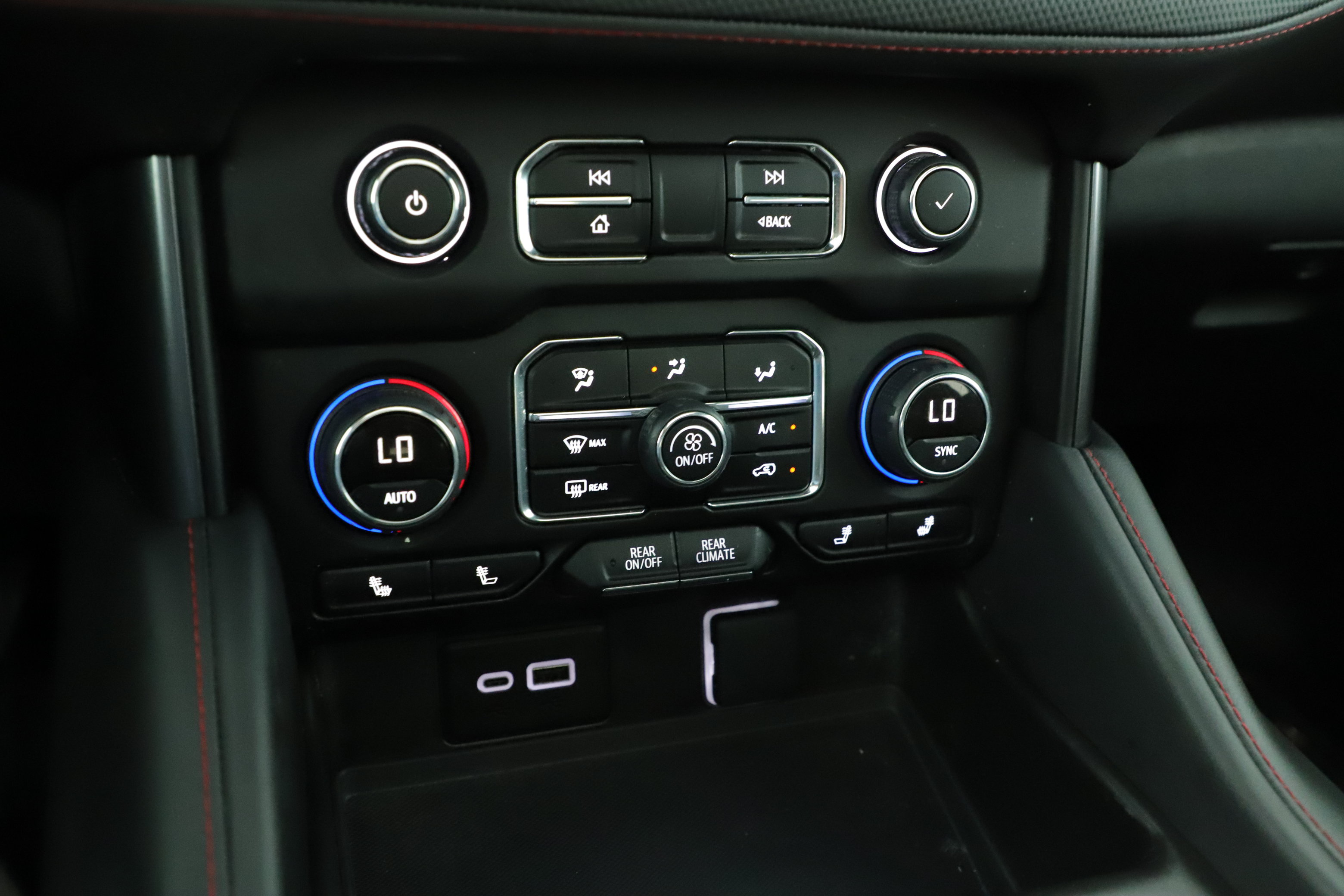 Used 2024 Chevrolet Tahoe RST w/ Luxury Package AWD/4WD image 27