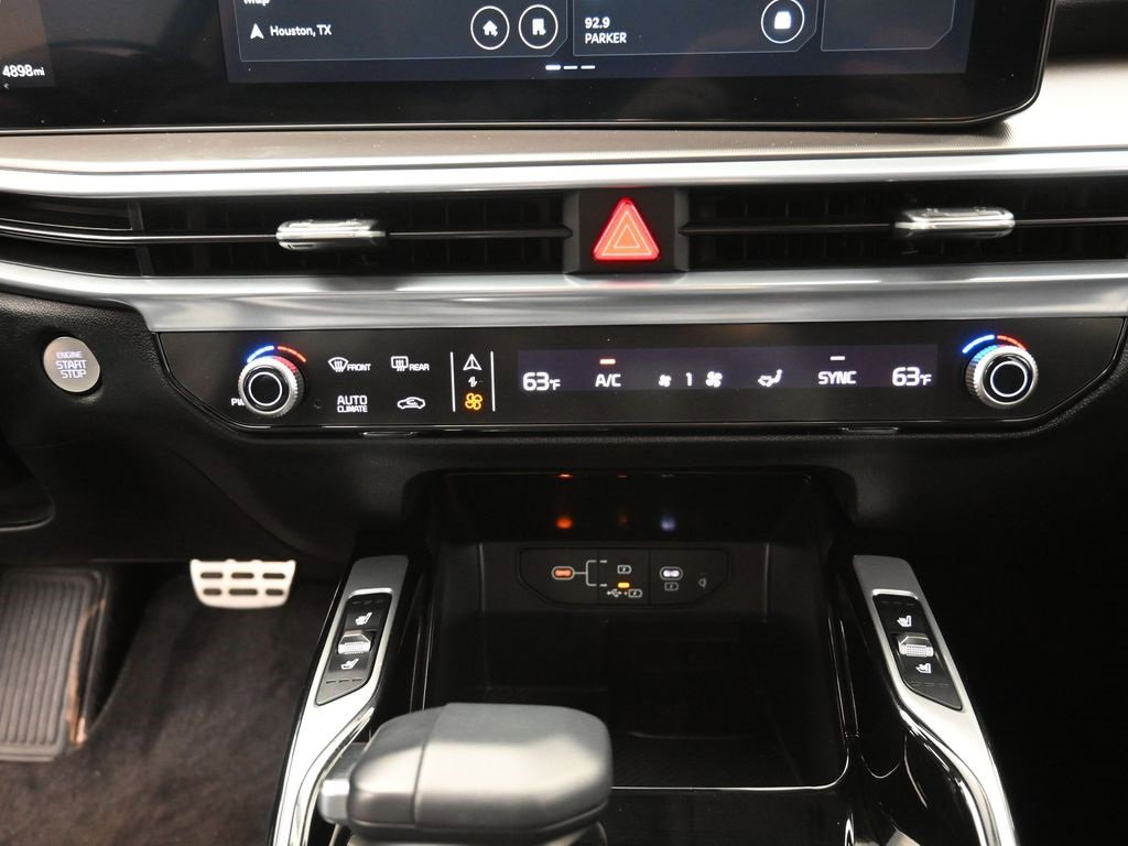 Used 2025 Kia Sorento SX image 9