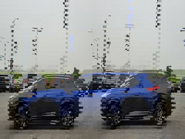 Used 2023 Nissan Rogue S image 2