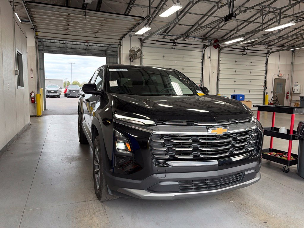 Used 2025 Chevrolet Equinox LT FWD image 3