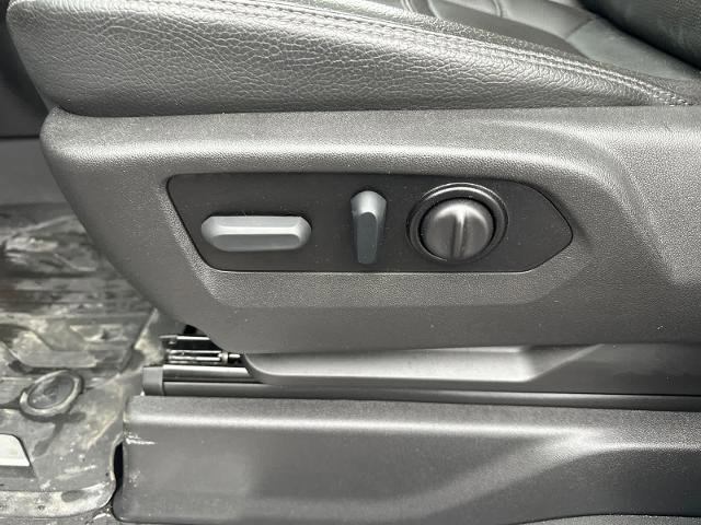 Used 2022 GMC Sierra 3500 Denali w/ Denali Ultimate Package image 27