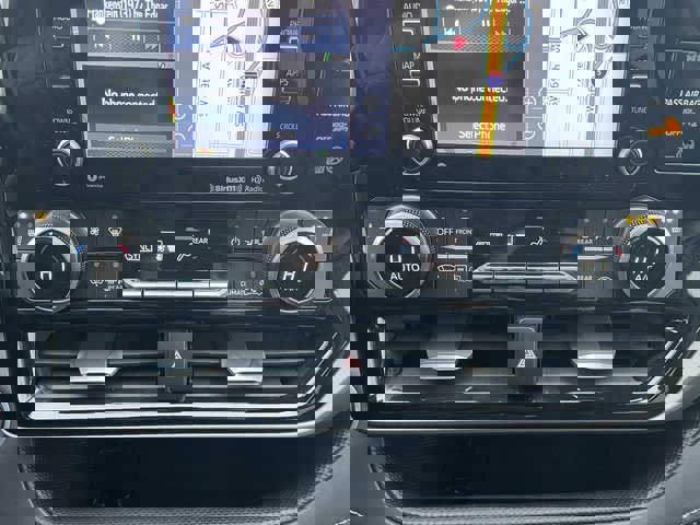 Used 2020 Toyota Highlander XLE image 25