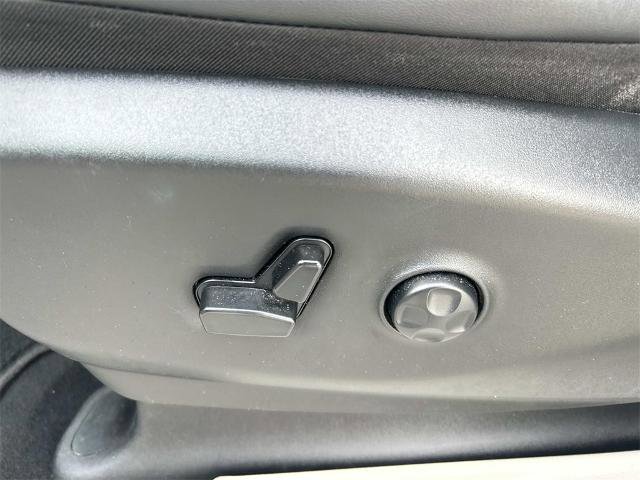 Used 2024 Chrysler Pacifica Touring-L image 27