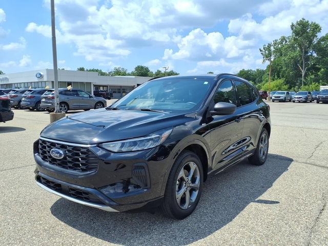 Certified 2024 Ford Escape ST-Line w/ Tech Pack #1 AWD/4WD image 3