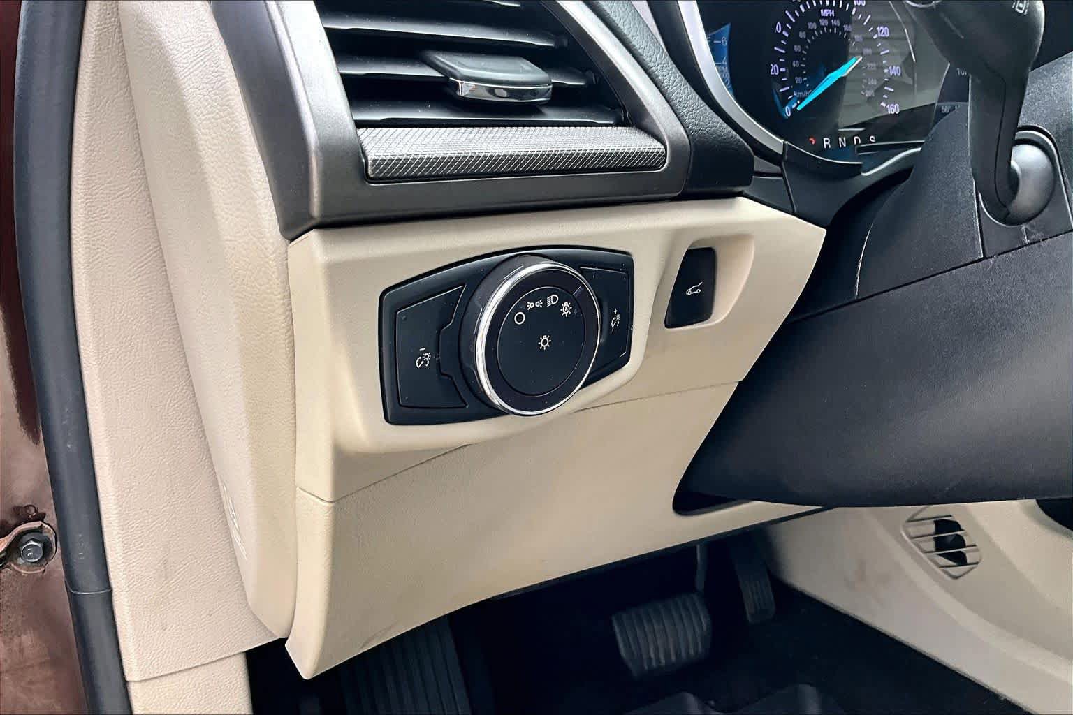 Certified 2019 Ford Fusion SE AWD/4WD image 36