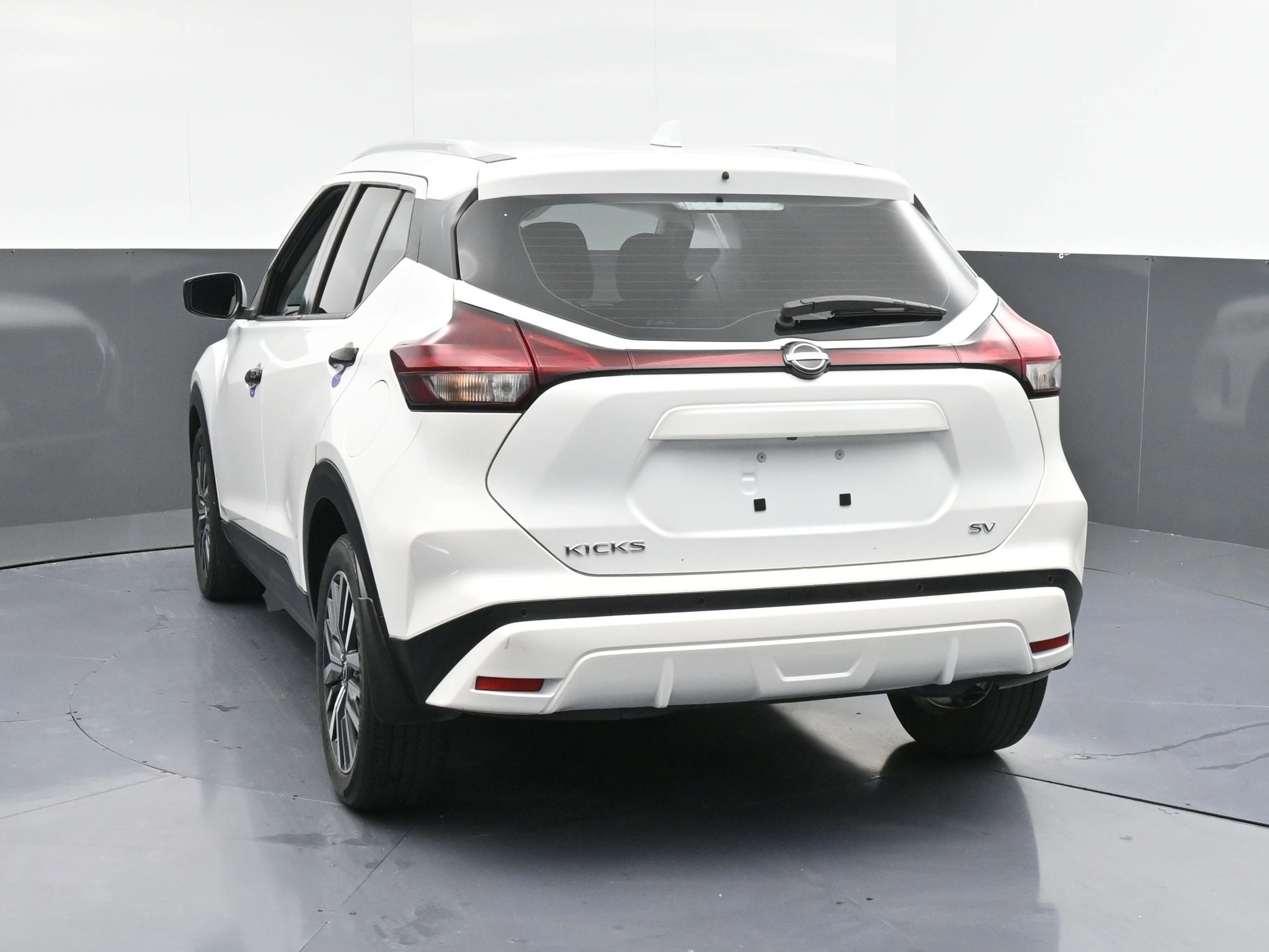 Used 2022 Nissan Kicks SV image 9