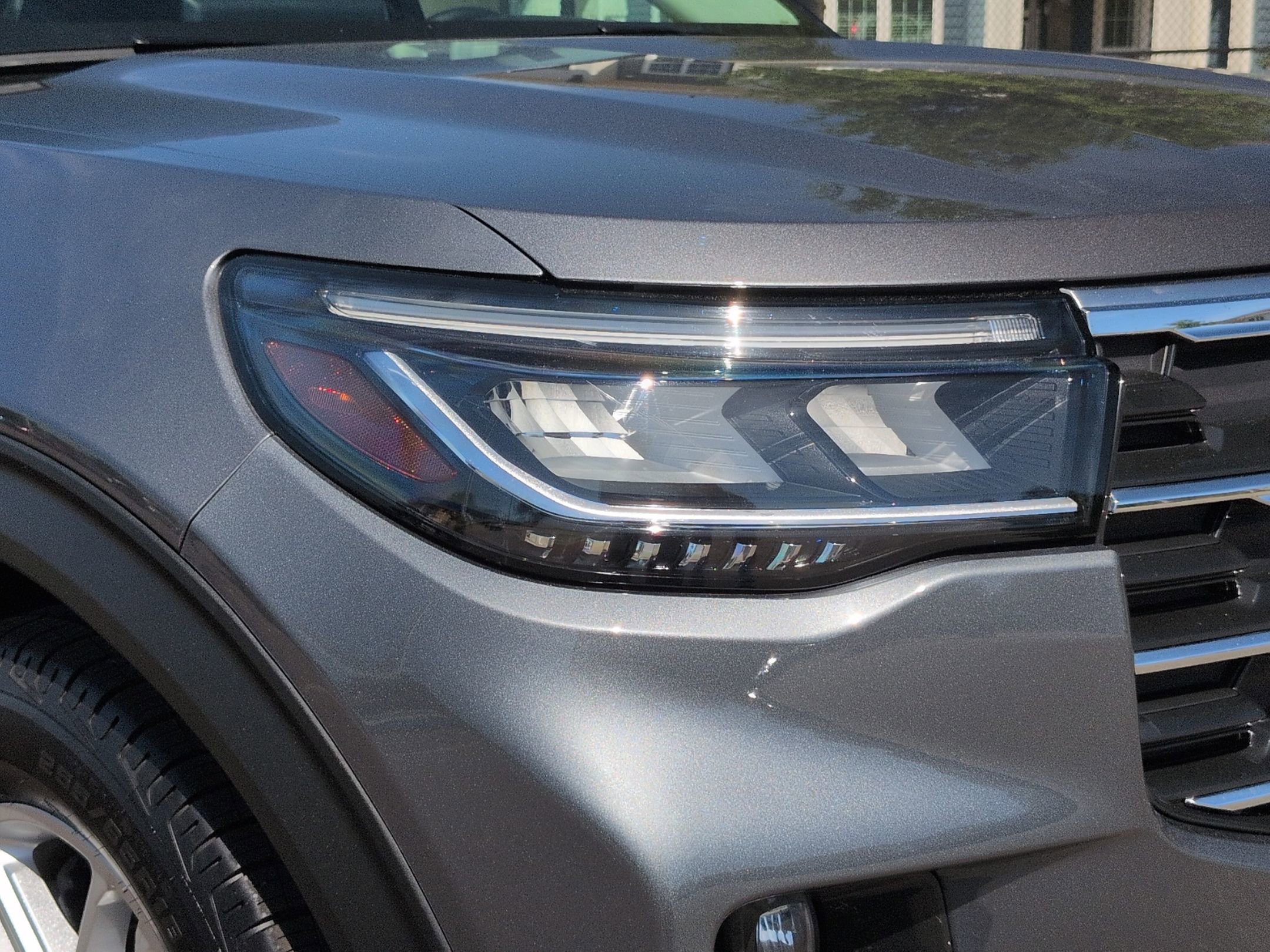 Certified 2025 Ford Explorer Active w/ Active Comfort Package RWD image 10