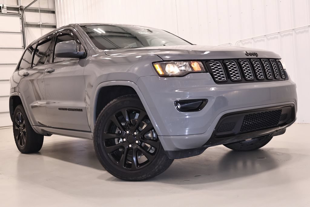 Used 2020 Jeep Grand Cherokee Altitude AWD/4WD image 37
