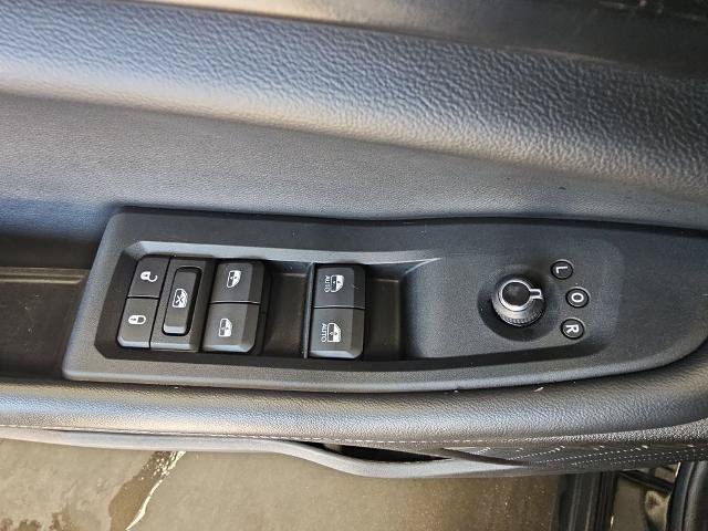 Used 2025 Jeep Grand Cherokee Altitude AWD/4WD image 26