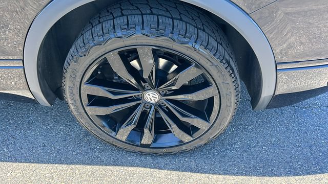 Used 2020 Volkswagen Tiguan SE R-Line FWD image 6