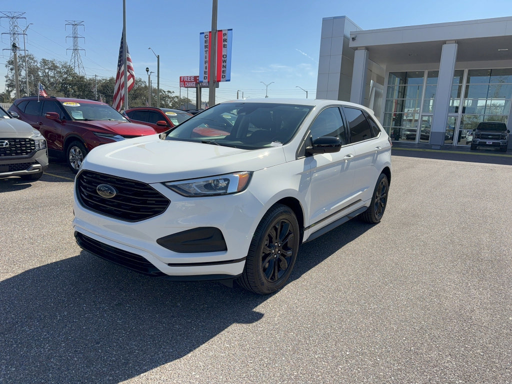Certified 2022 Ford Edge SE w/ Black Appearance Package AWD/4WD image 2
