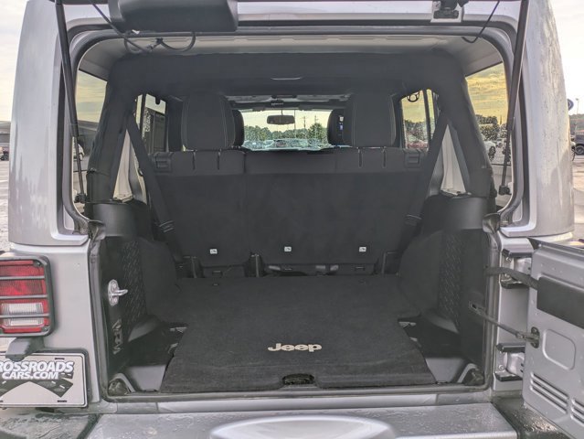 Used 2017 Jeep Wrangler Unlimited Sahara w/ Connectivity Group image 27