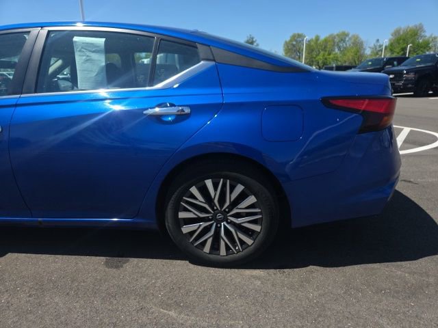Used 2025 Nissan Altima 2.5 SV FWD image 12