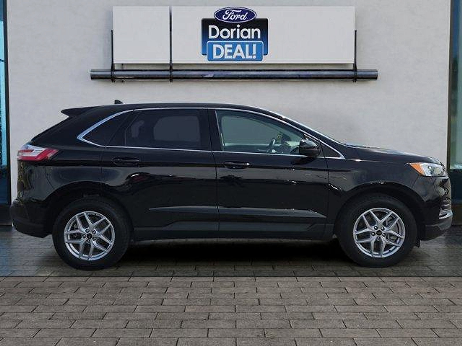 Certified 2023 Ford Edge SEL w/ Convenience Package AWD/4WD image 2