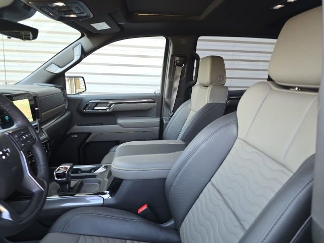 Used 2025 Chevrolet Silverado 1500 ZR2 w/ Technology Package image 8