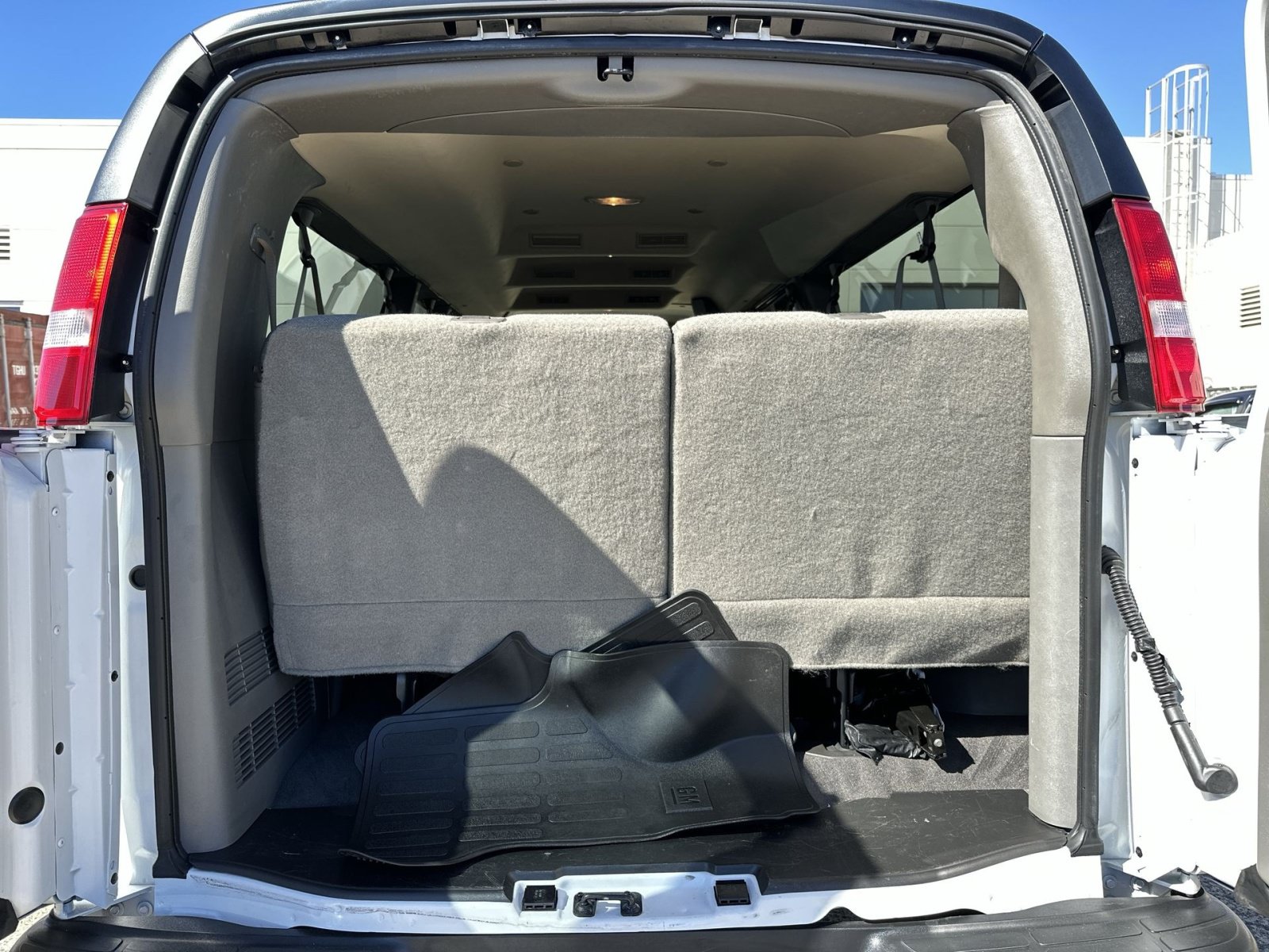 Used 2025 Chevrolet Express 3500 LT w/ LT Preferred Equipment Group RWD image 26