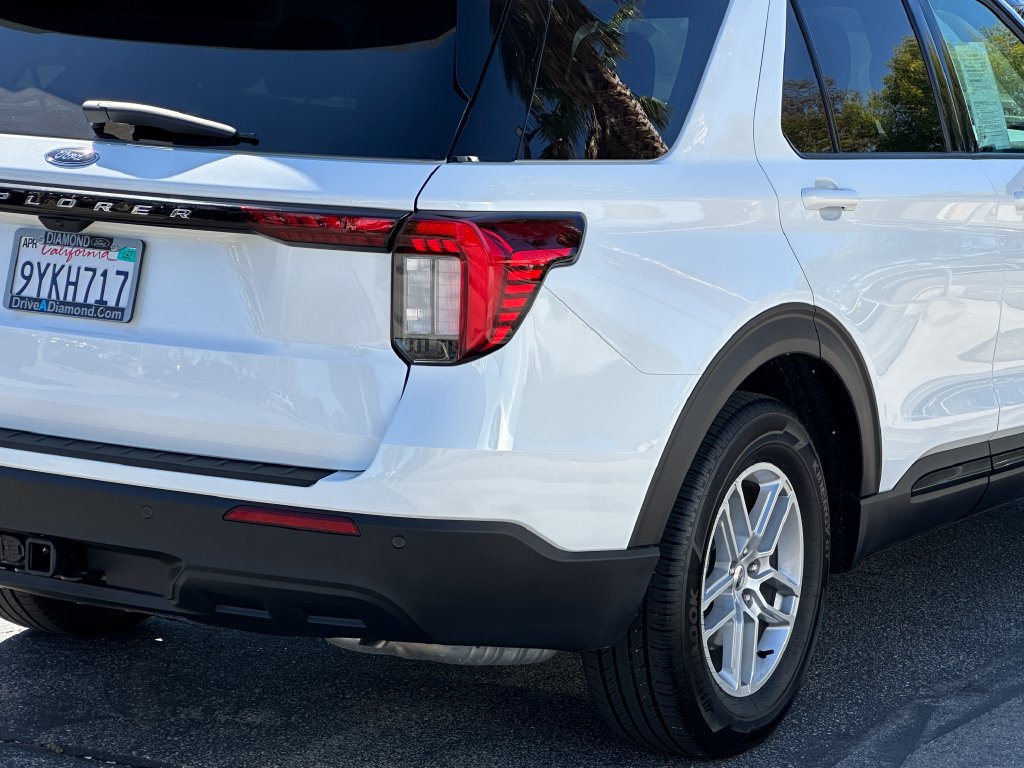 Certified 2026 Ford Explorer Active RWD image 7