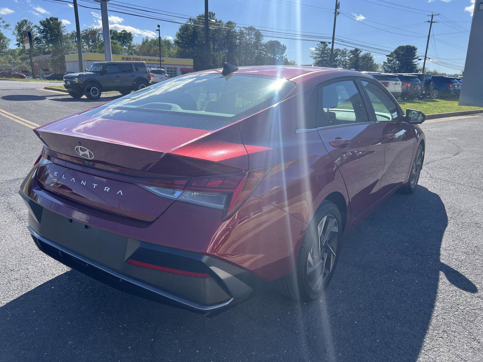 Used 2024 Hyundai Elantra SEL w/ Convenience Package image 5