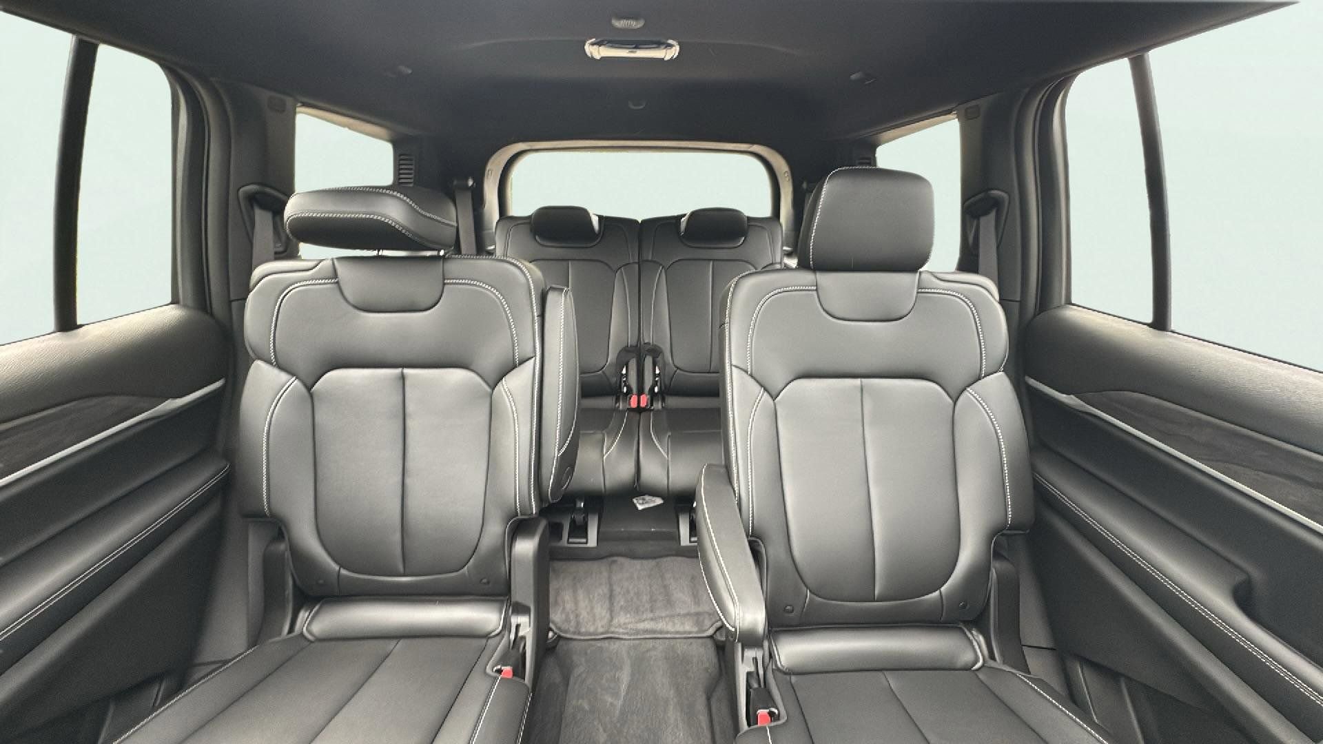 Used 2025 Jeep Grand Cherokee L Limited image 19