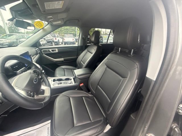 Certified 2023 Ford Explorer XLT w/ Equipment Group 202A AWD/4WD image 18