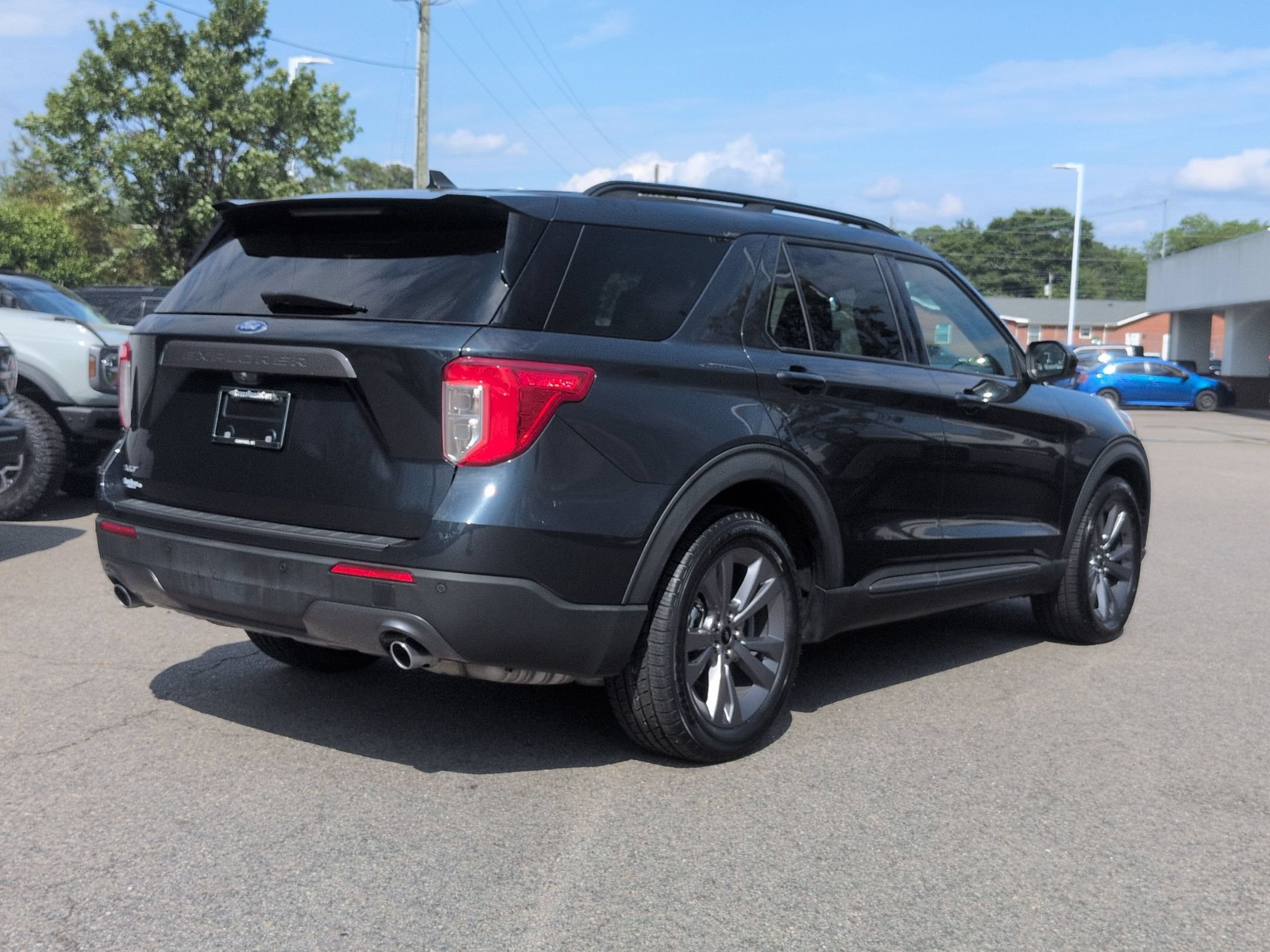 Certified 2022 Ford Explorer XLT w/ Equipment Group 202A RWD image 4