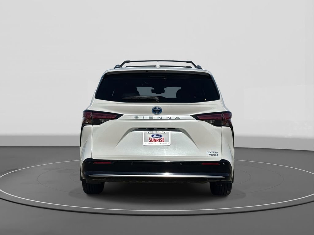 Used 2024 Toyota Sienna Limited image 3
