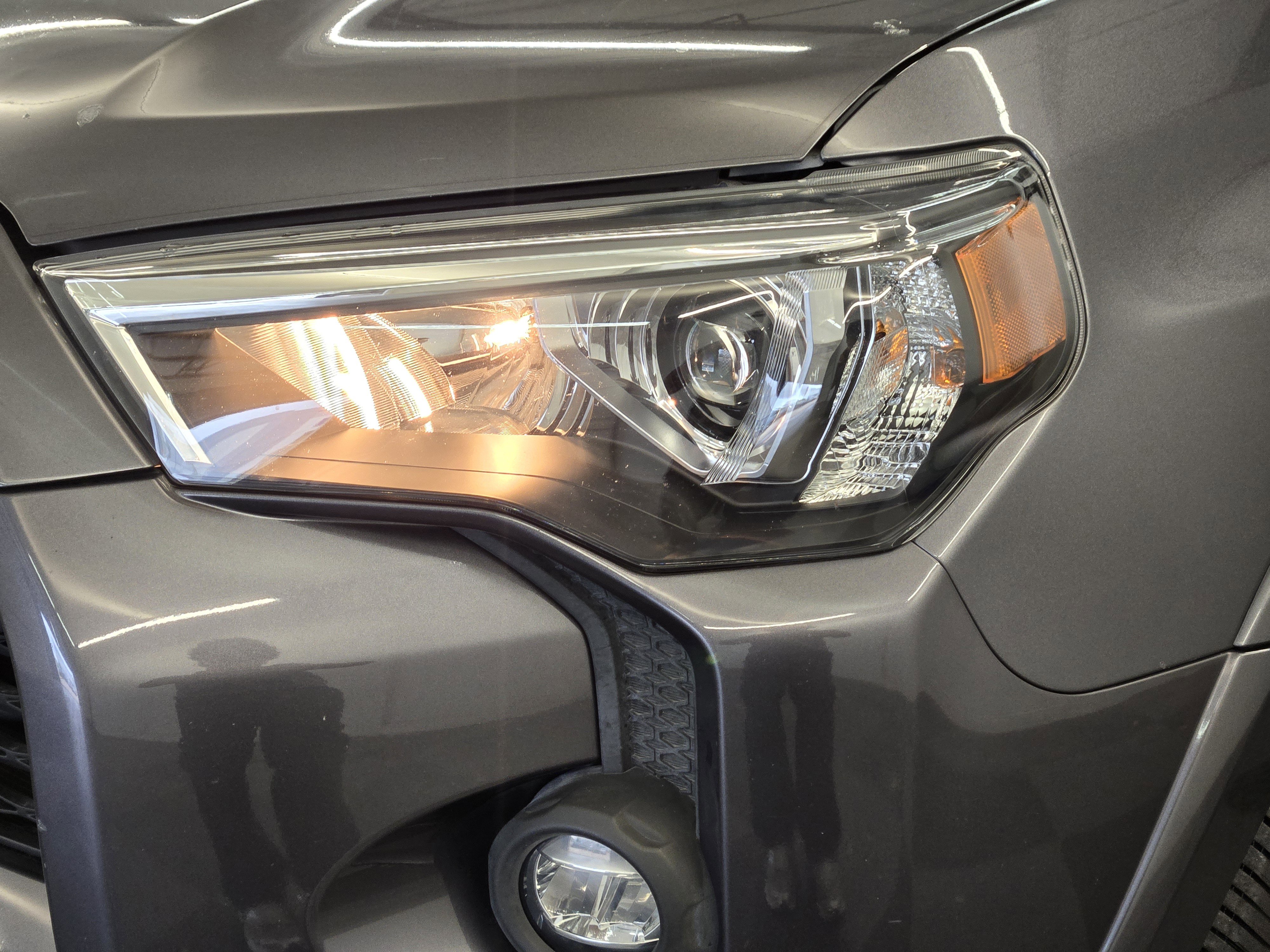 Used 2022 Toyota 4Runner SR5 Premium w/ Moonroof Package AWD/4WD image 8