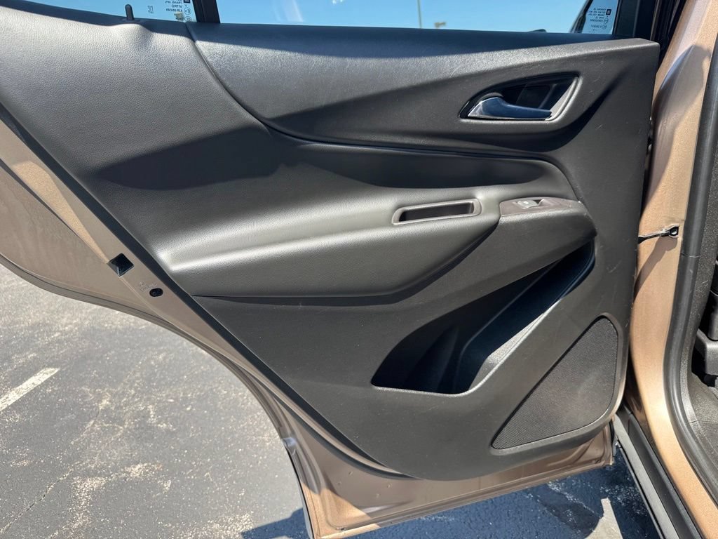 Used 2019 Chevrolet Equinox LT w/ Driver Convenience Package FWD image 25