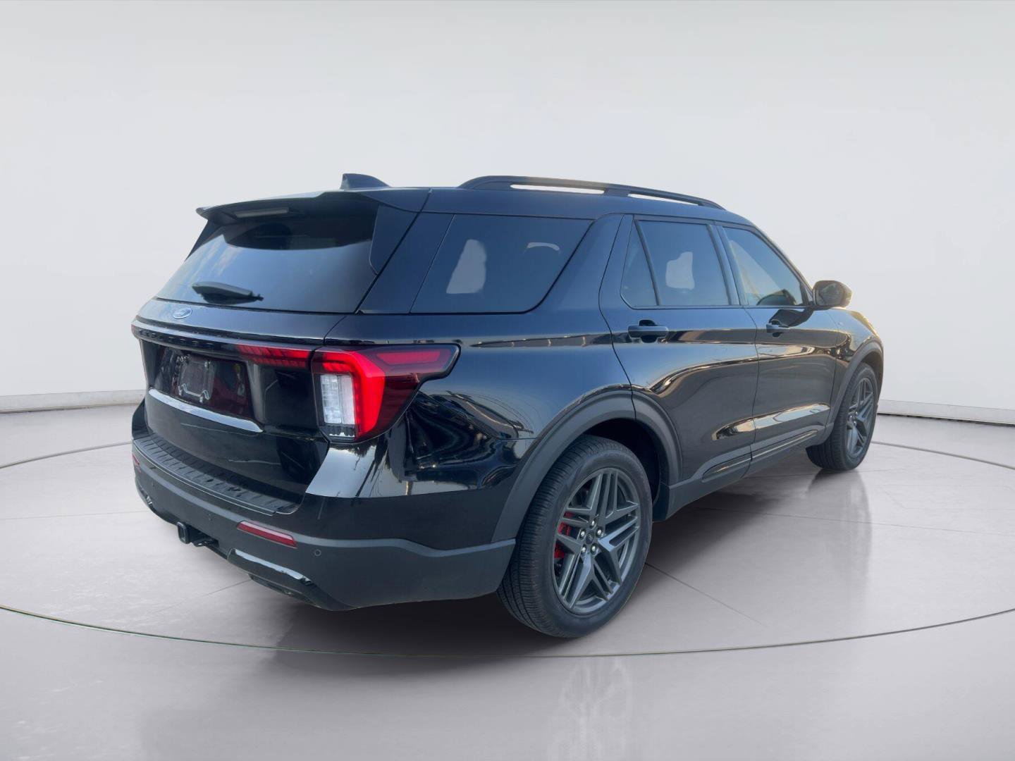 Certified 2026 Ford Explorer ST-Line w/ ST-Line Street Pack RWD image 3