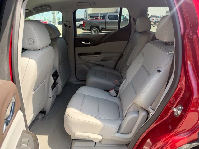 Used 2023 GMC Acadia SLT w/ Preferred Package FWD image 6