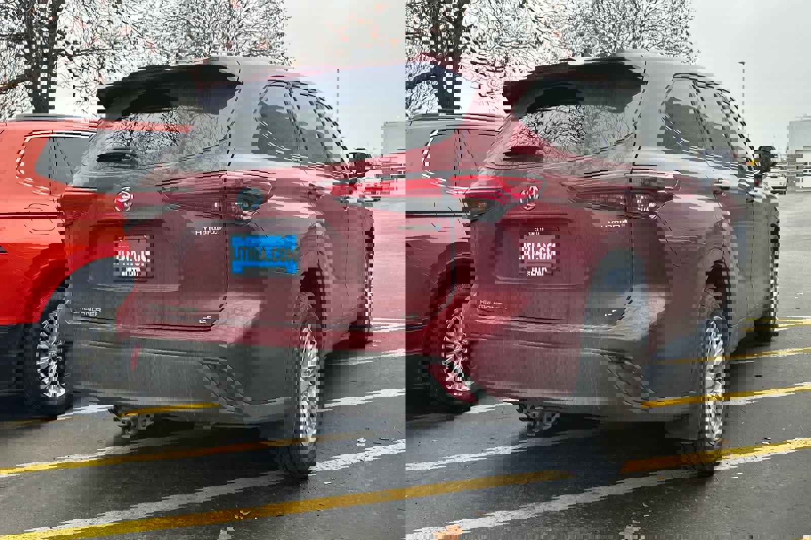 Used 2023 Toyota Highlander LE image 2