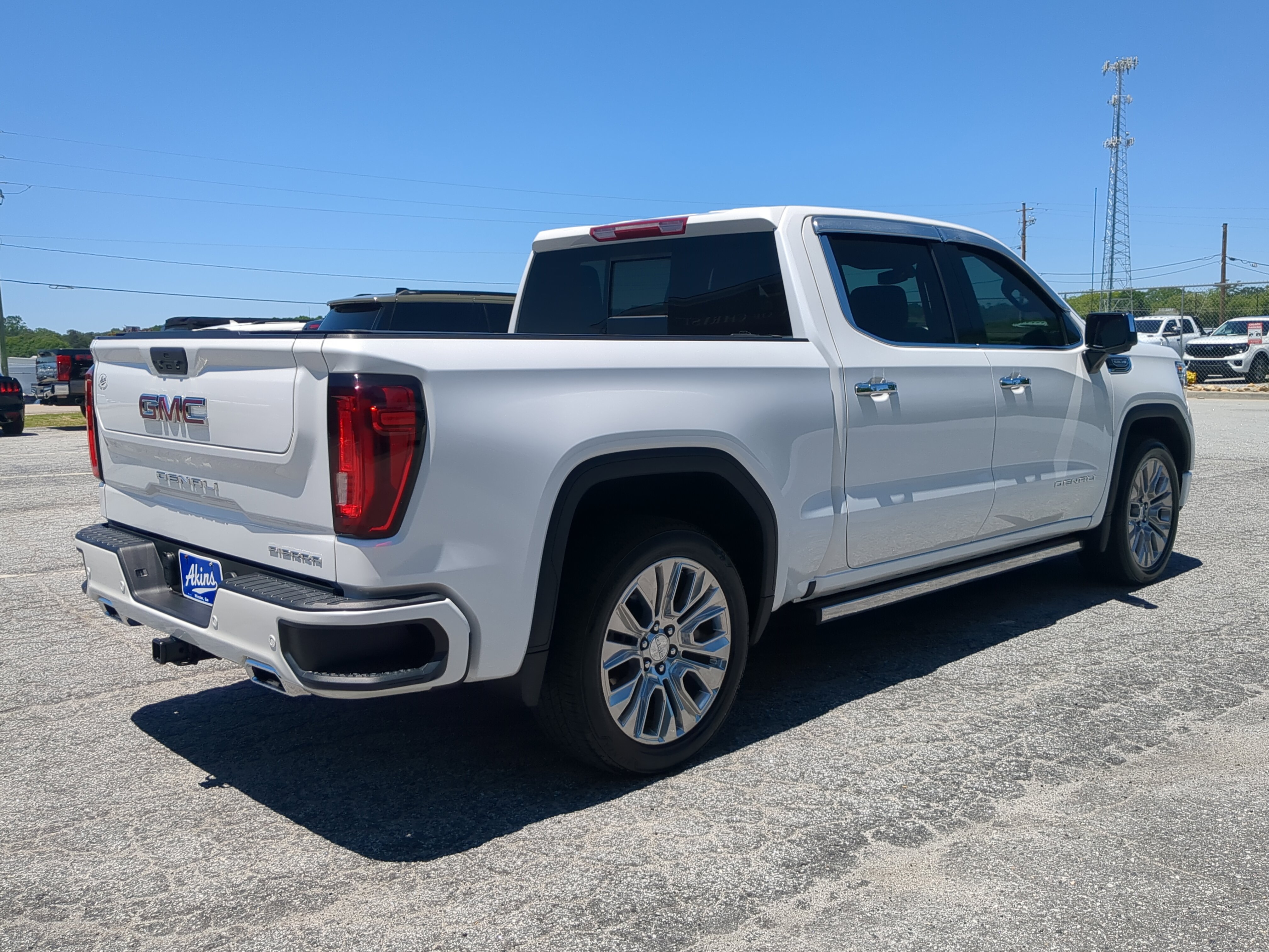 Used 2022 GMC Sierra 1500 Denali w/ Denali Premium Package AWD/4WD image 3