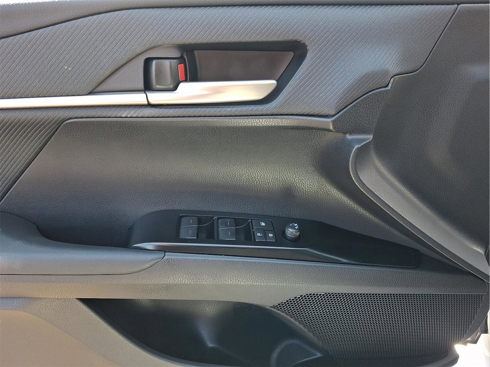 Used 2025 Toyota Camry SE w/ Convenience Package FWD image 10