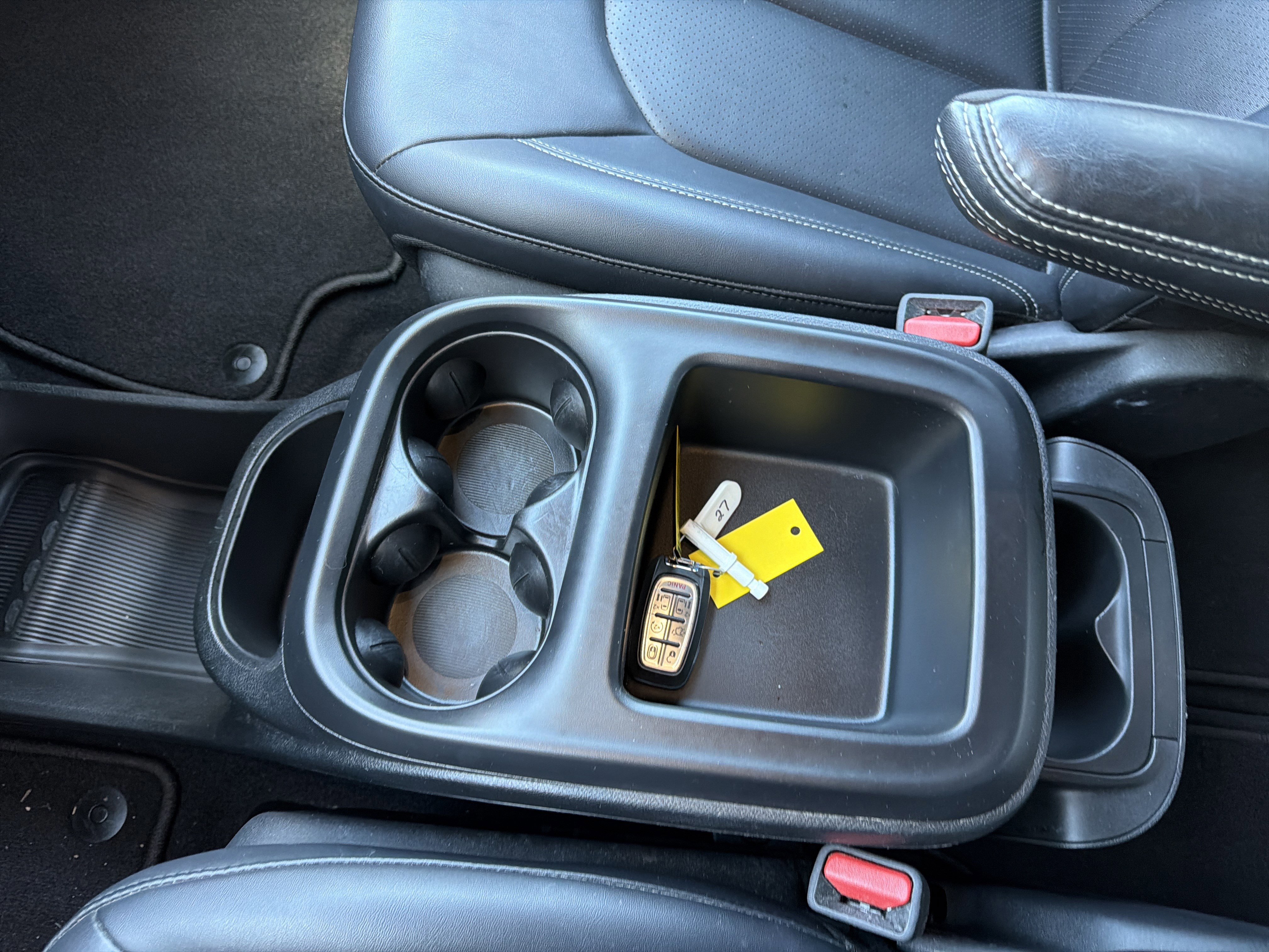 Used 2025 Chrysler Pacifica Select image 47