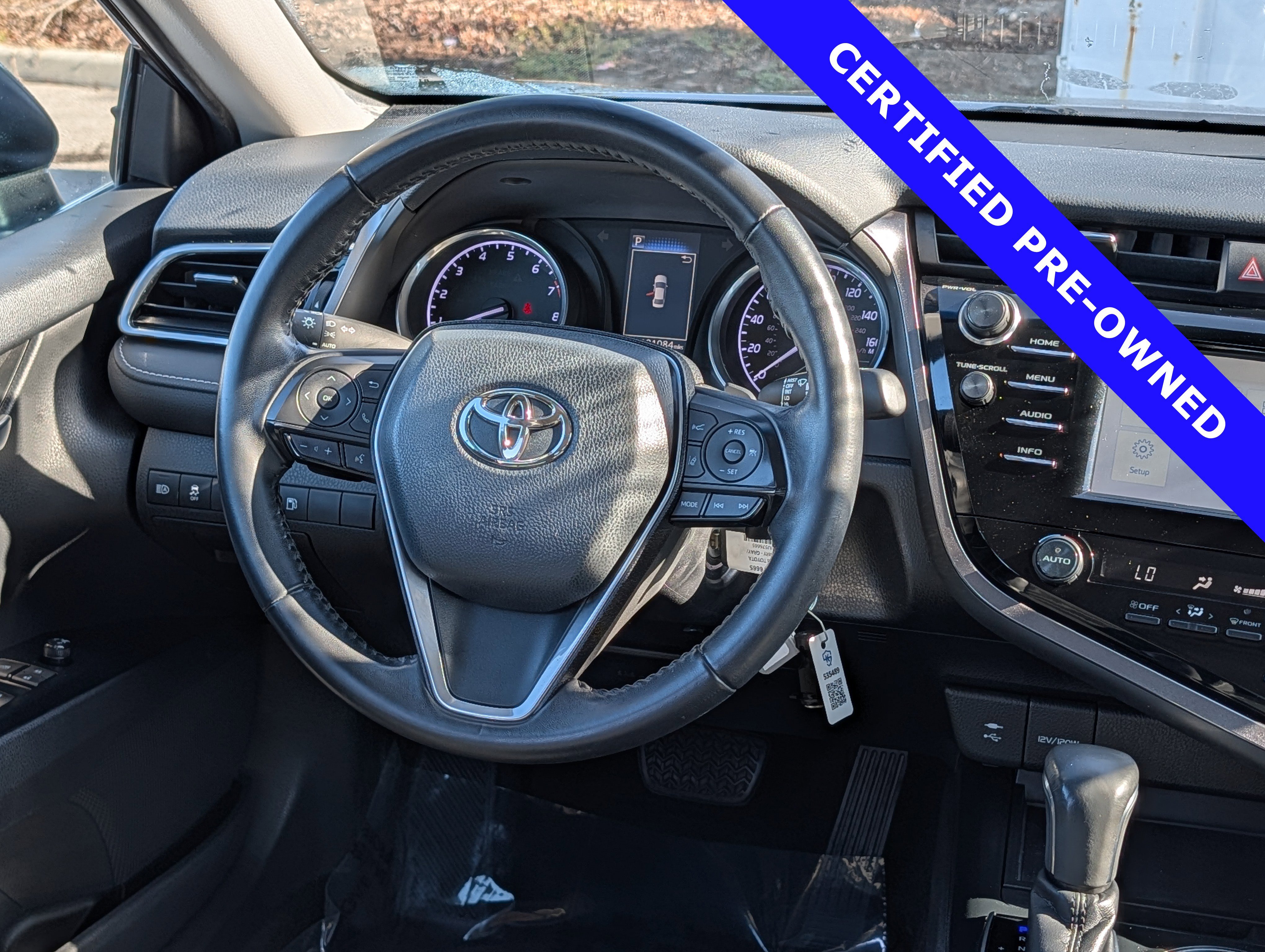Used 2018 Toyota Camry SE w/ Moonroof Package FWD image 15