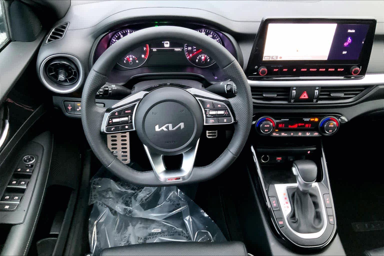 Used 2023 Kia Forte GT-Line w/ GT-Line Premium Package FWD image 6