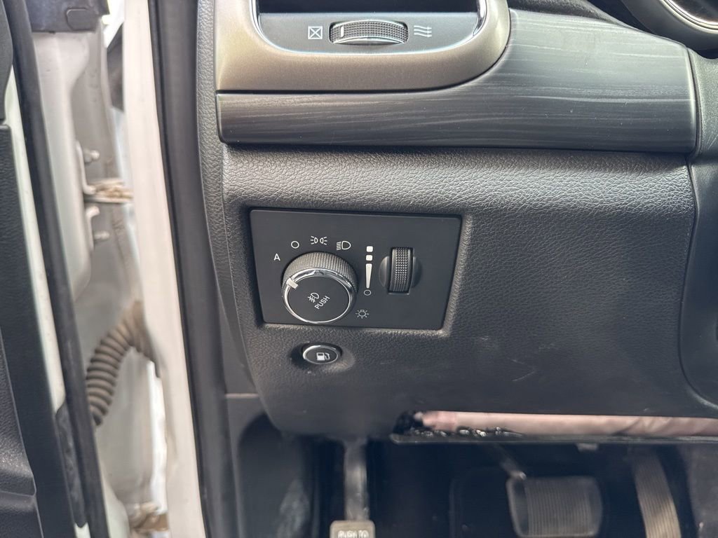 Used 2021 Jeep Grand Cherokee Laredo image 8