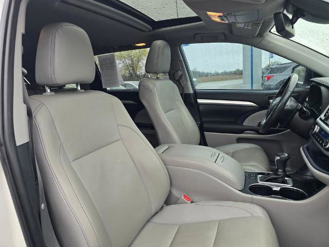 Used 2019 Toyota Highlander XLE AWD/4WD image 18