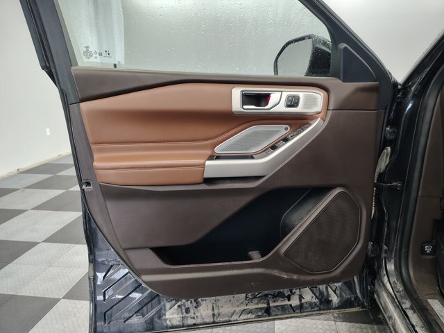 Certified 2022 Ford Explorer King Ranch w/ Technology Package AWD/4WD image 9