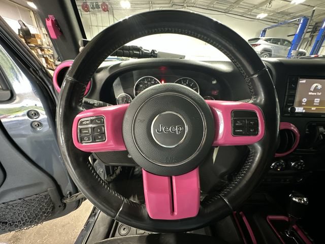 Used 2017 Jeep Wrangler Unlimited Rubicon w/ Connectivity Group AWD/4WD image 15