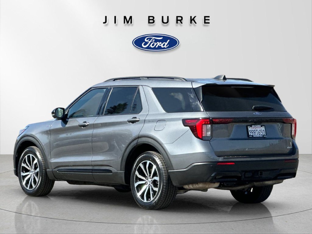 Certified 2025 Ford Explorer ST-Line AWD/4WD image 3