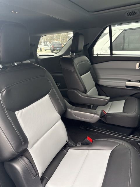 Certified 2023 Ford Explorer XLT w/ Equipment Group 202A image 4