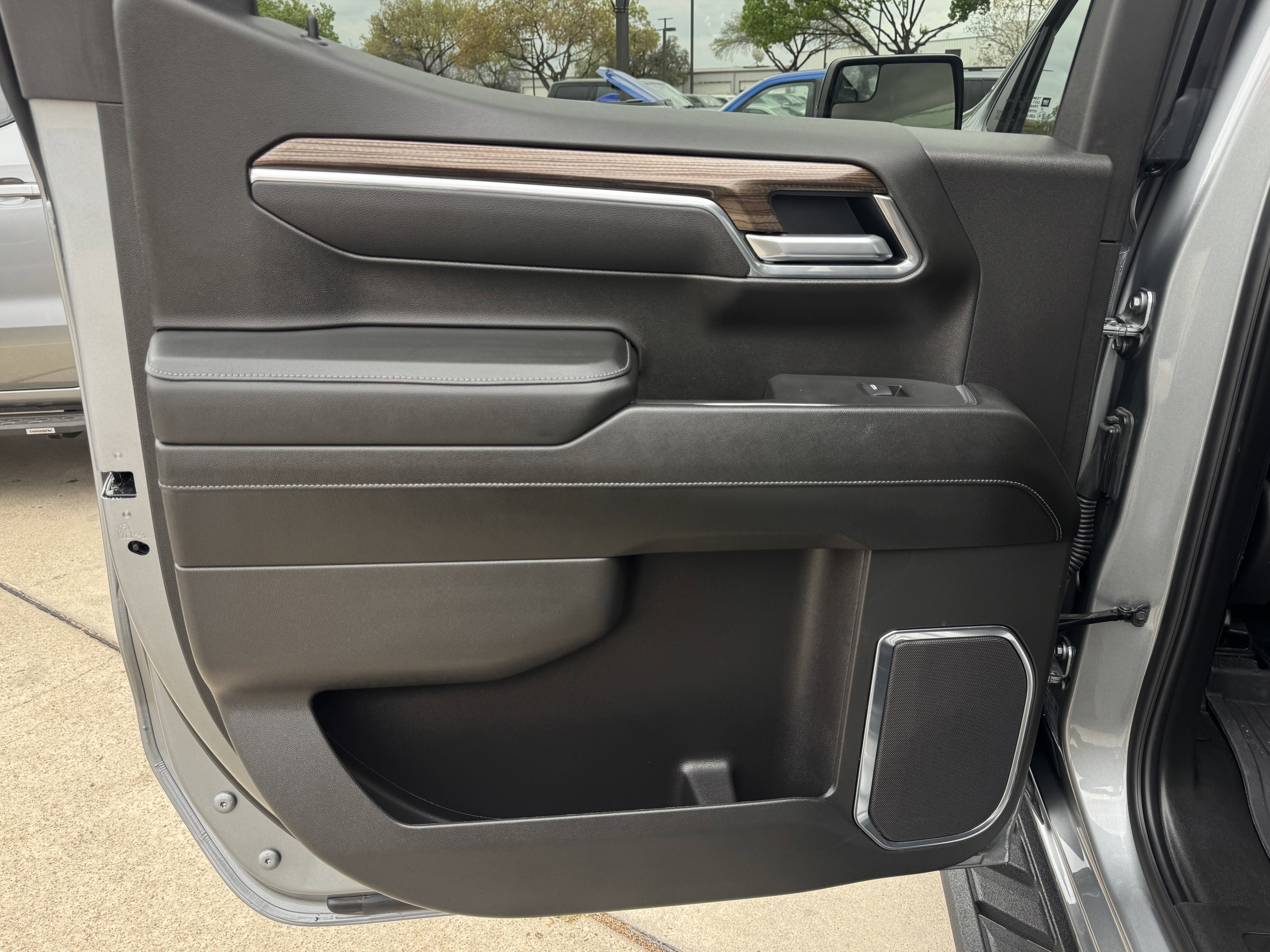 Used 2025 Chevrolet Silverado 1500 LT Trail Boss w/ Convenience Package II image 14