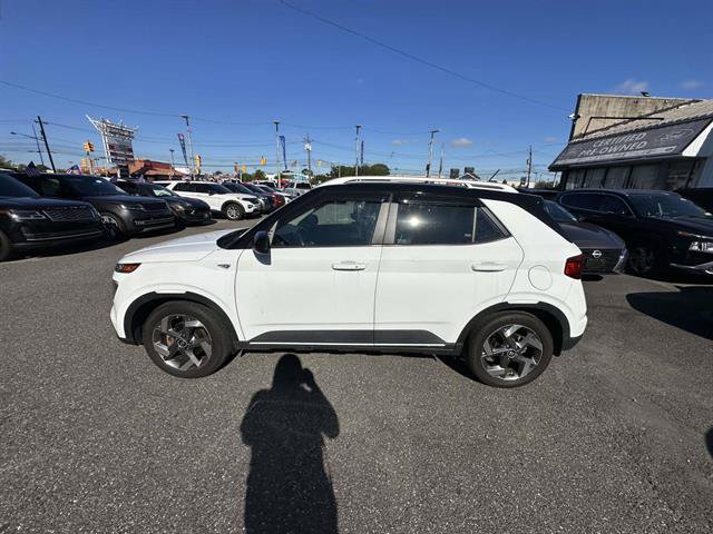 Used 2024 Hyundai Venue Limited FWD image 34