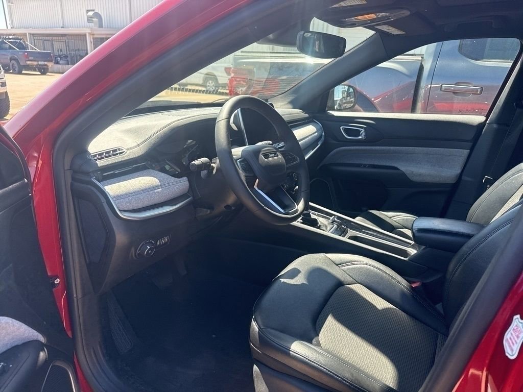 Used 2025 Jeep Compass Latitude w/ Sun & Sound Group image 8