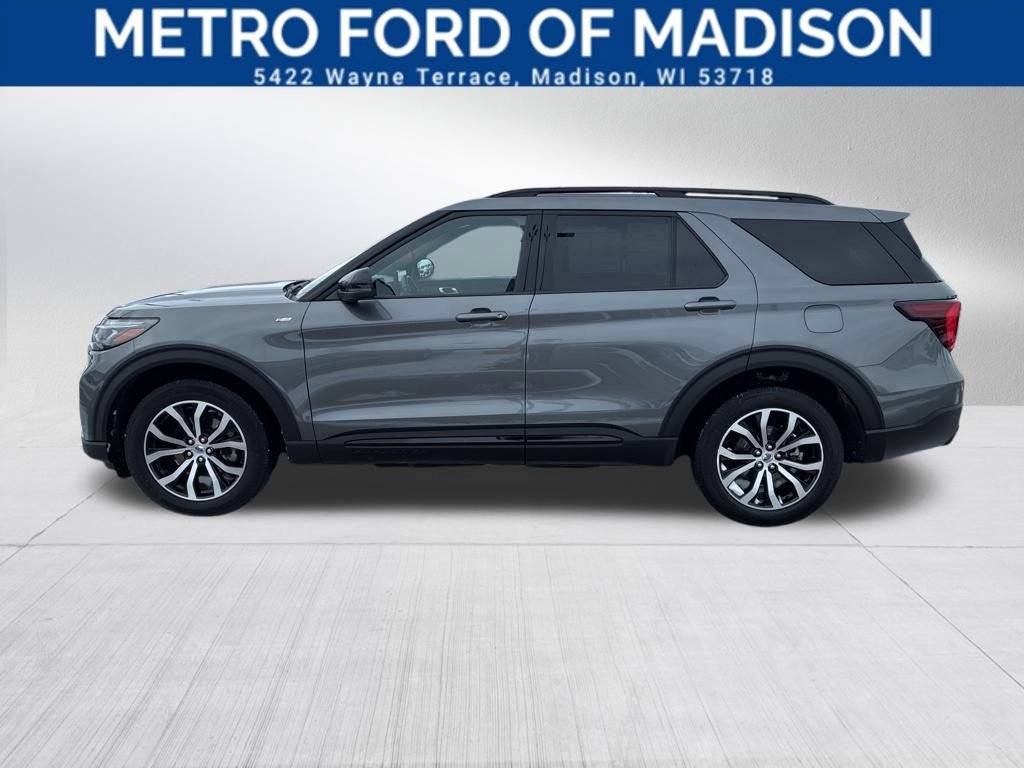 Certified 2025 Ford Explorer ST-Line image 5