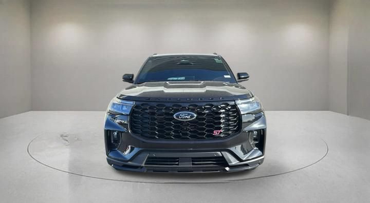 Certified 2026 Ford Explorer ST-Line w/ ST-Line Street Pack RWD image 2