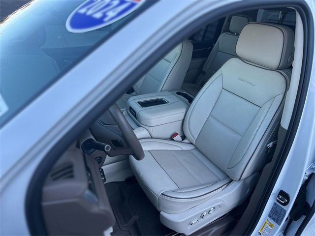 Used 2024 GMC Yukon XL Denali w/ Advanced Technology Package image 12