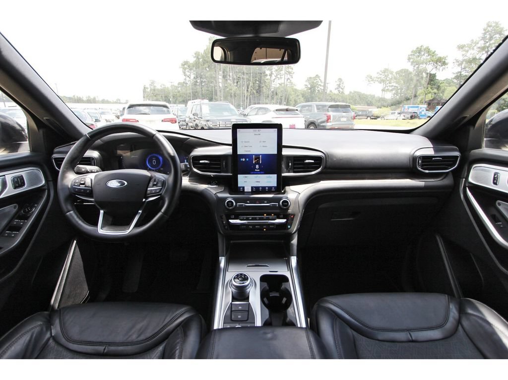 Certified 2020 Ford Explorer Platinum w/ Premium Technology Package AWD/4WD image 13